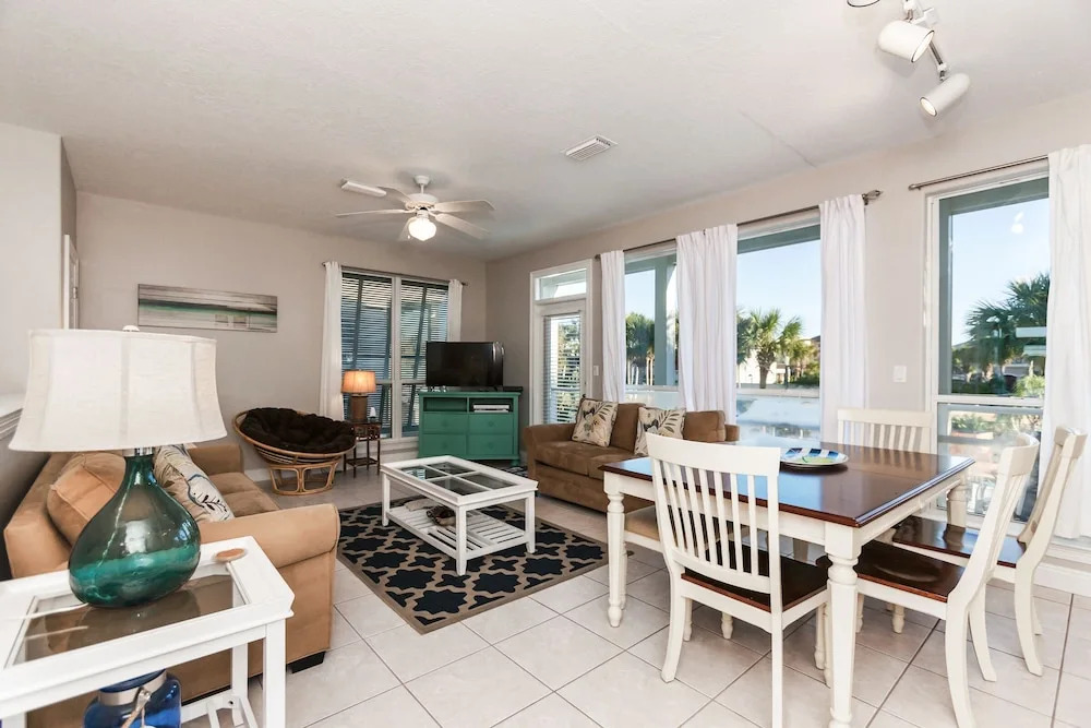 Scenic Duplex #11a 2 Bedrooms 2 Bathrooms Duplex