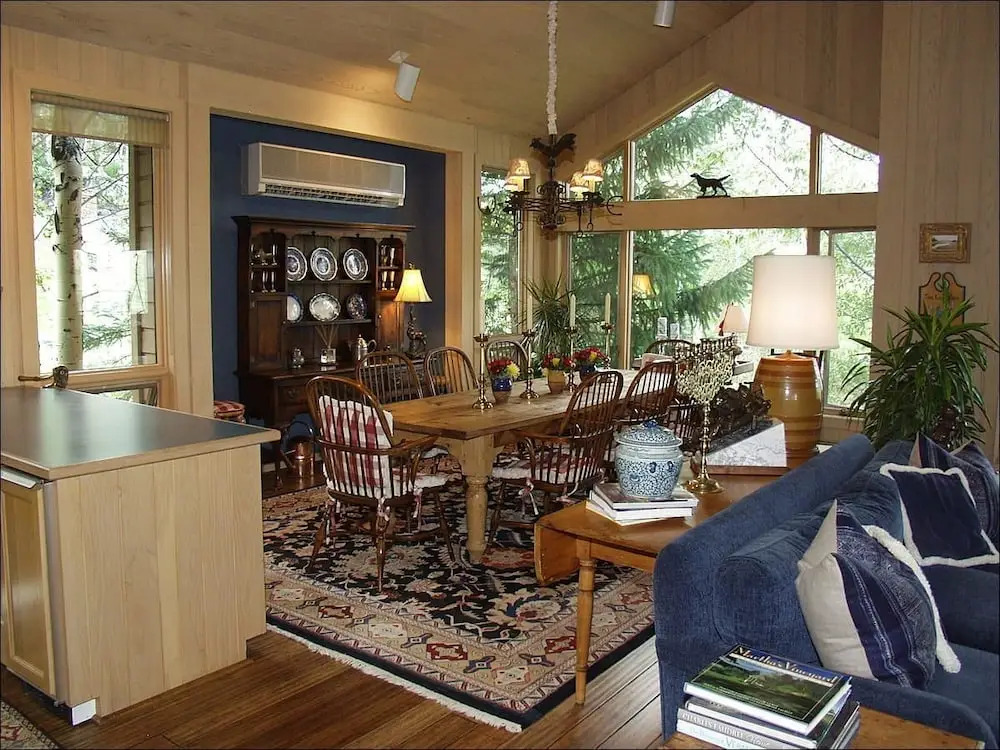 Walk 1 block to ski access - 6th bedroom mother-in-law unit optional Home by RedAwning