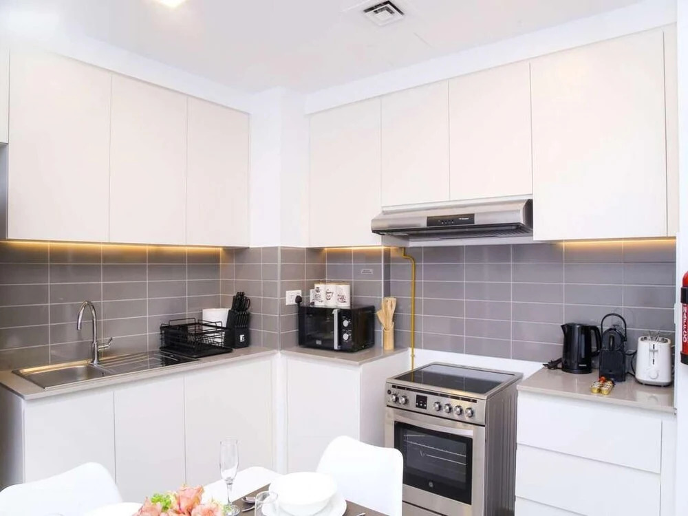 Fancy 2BR Apt Town Square