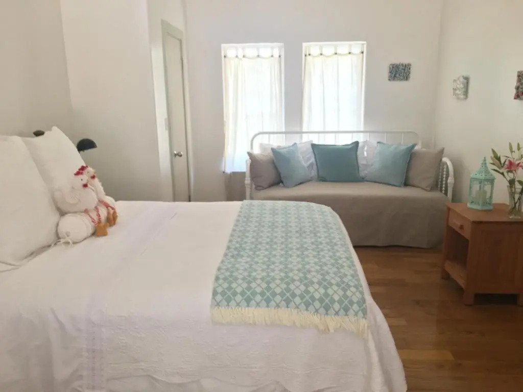 The Rivery Retreat, Choose from Luxury Guesthouse Cabin OR Poolside Suite in Lake Austin Hill Country