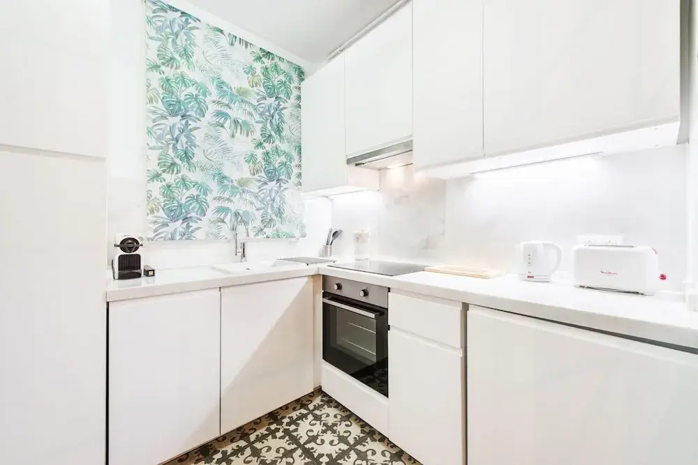 2 Bd Apartment Exclusive Location in Golden Mile. Velazquez II