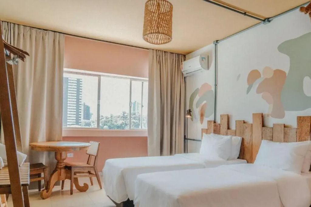 UpFront Hotel Lanville
