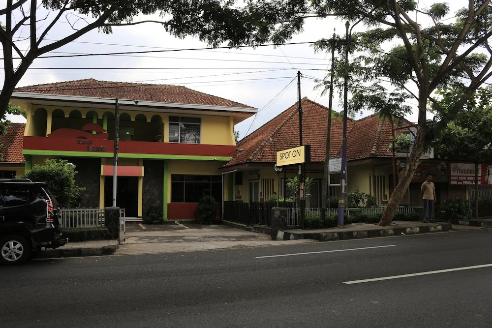OYO Life 1708 Hotel Budi Famili 1 Syariah