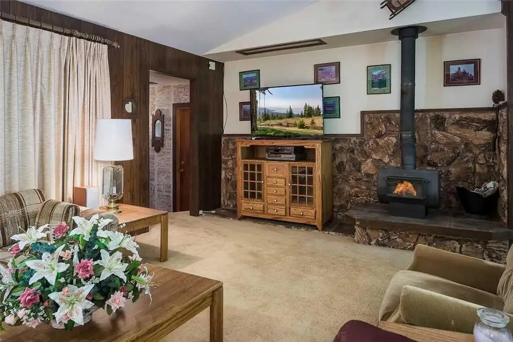 Sauna and Pool Table in Unique Cabin! #313