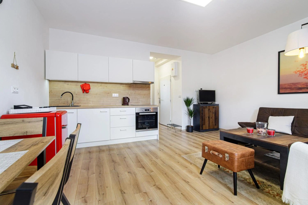 Lovely 1 Bedroom Aparment Fully Revovated