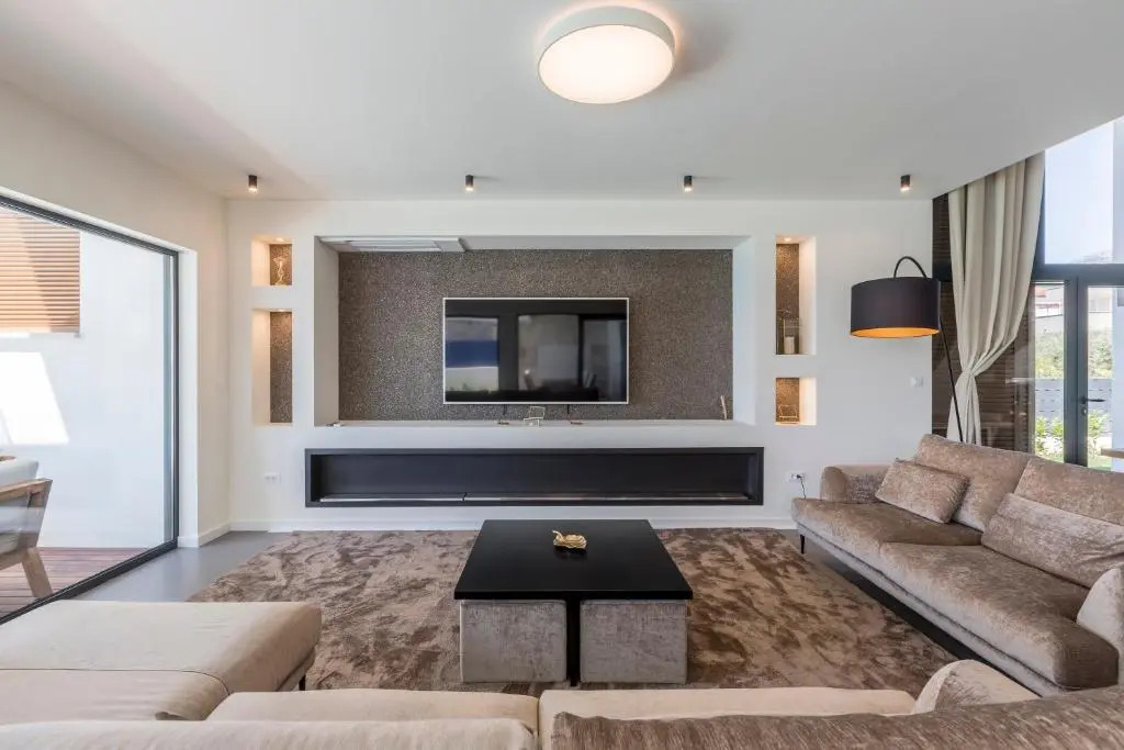 Beachfront Villa with Heated Infinity Pool and Direct Sea Access Kastela near Split