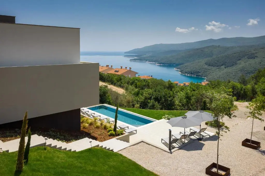 Oltremare Premium suite apartment w/pool in Rabac