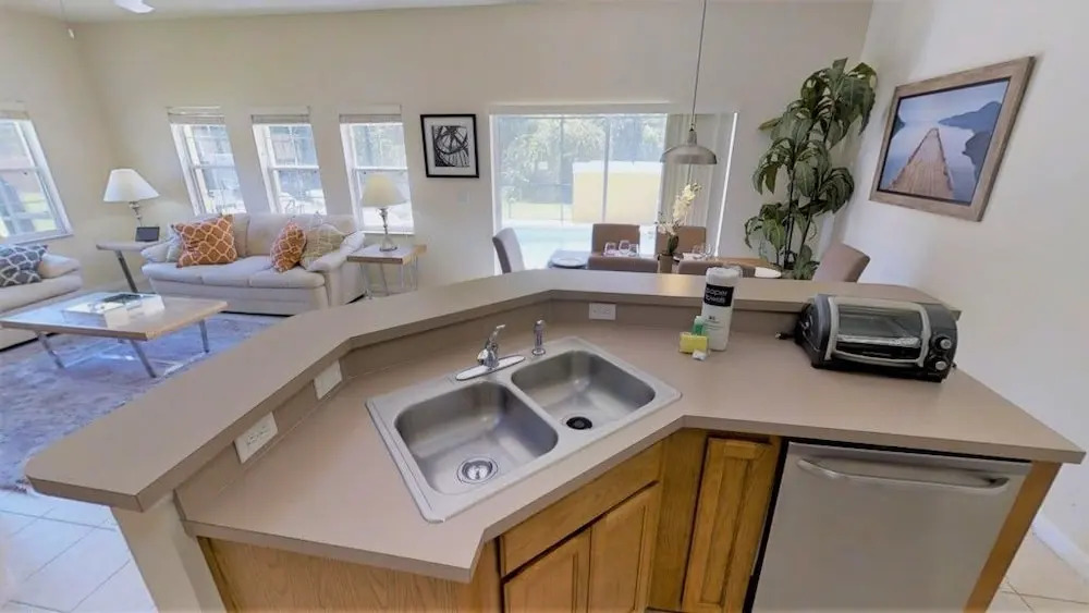 ACO FAMILY – 4 bd TOWNHOME WITH POOL (1717)