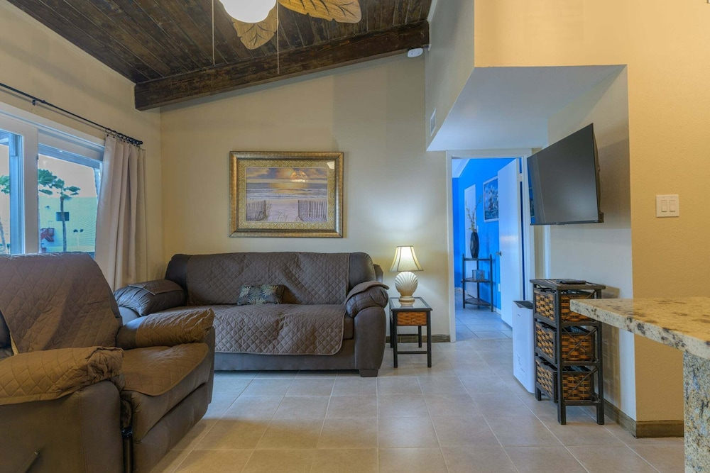 Tiki 252 - Standard 1br Condo W/ Balcony Sleeps 4 1 Bedroom Condo