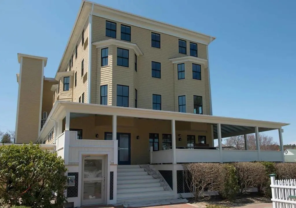 Colonial Inn