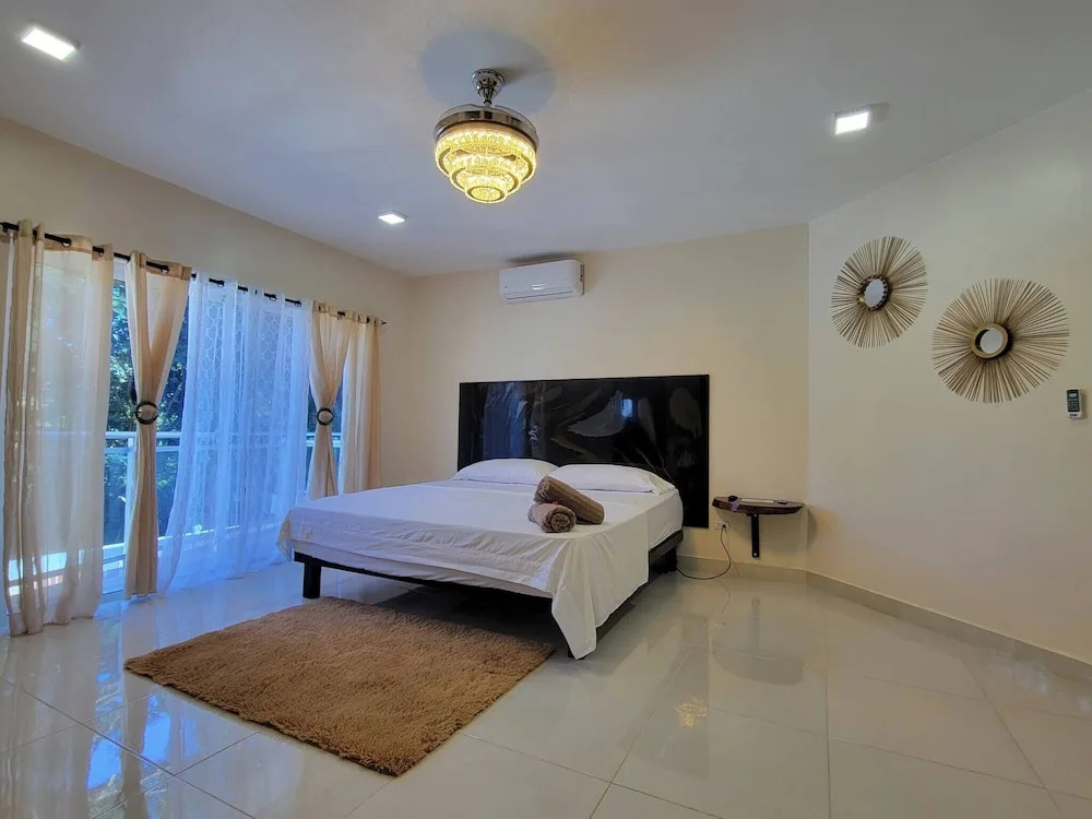 Luxurious Bright and Stylish, 7 Bedroom Villa