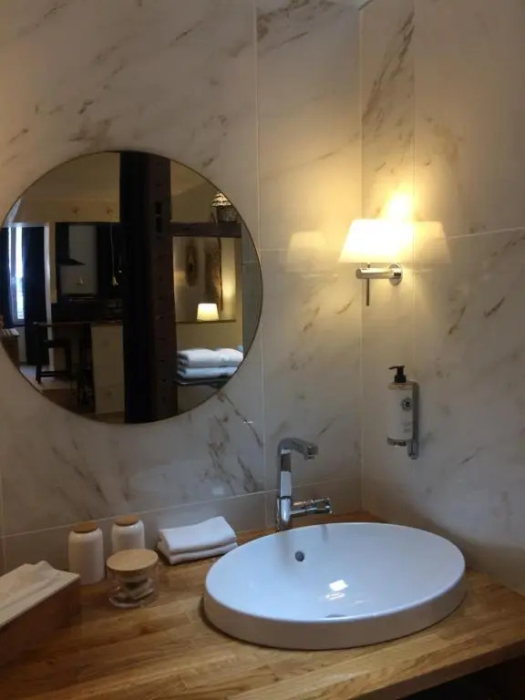 La Suite 48