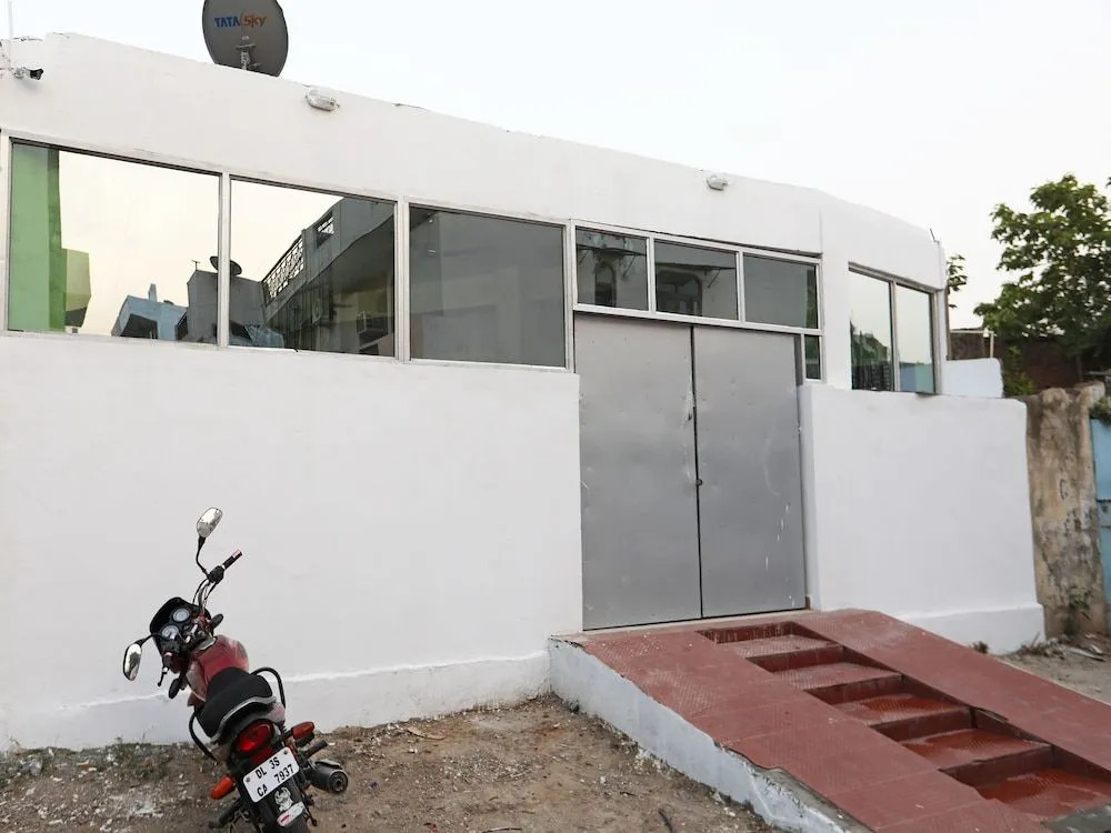 OYO 36700 Moonlight Residency
