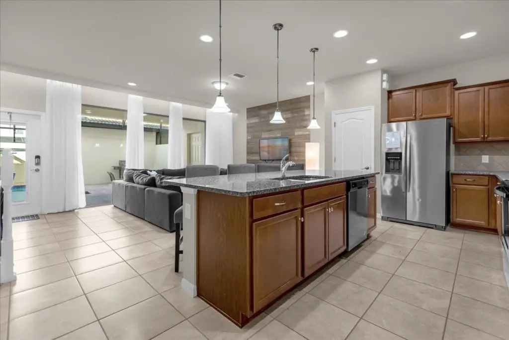 5 Bd 45 Ba Windsor At Westside 8917 Sa