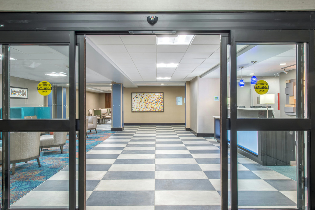 Holiday Inn Express & Suites Shawnee-Kansas City West by IHG