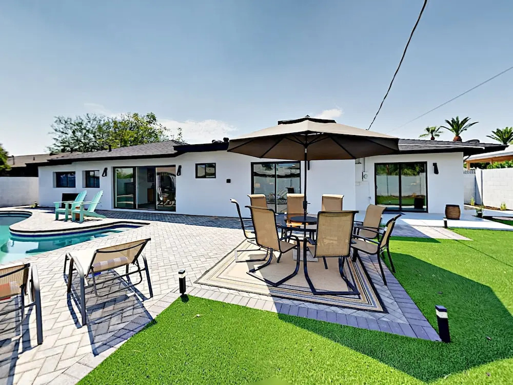 Mid Century Modern Home 3 Bedrooms 2 Bathrooms Home