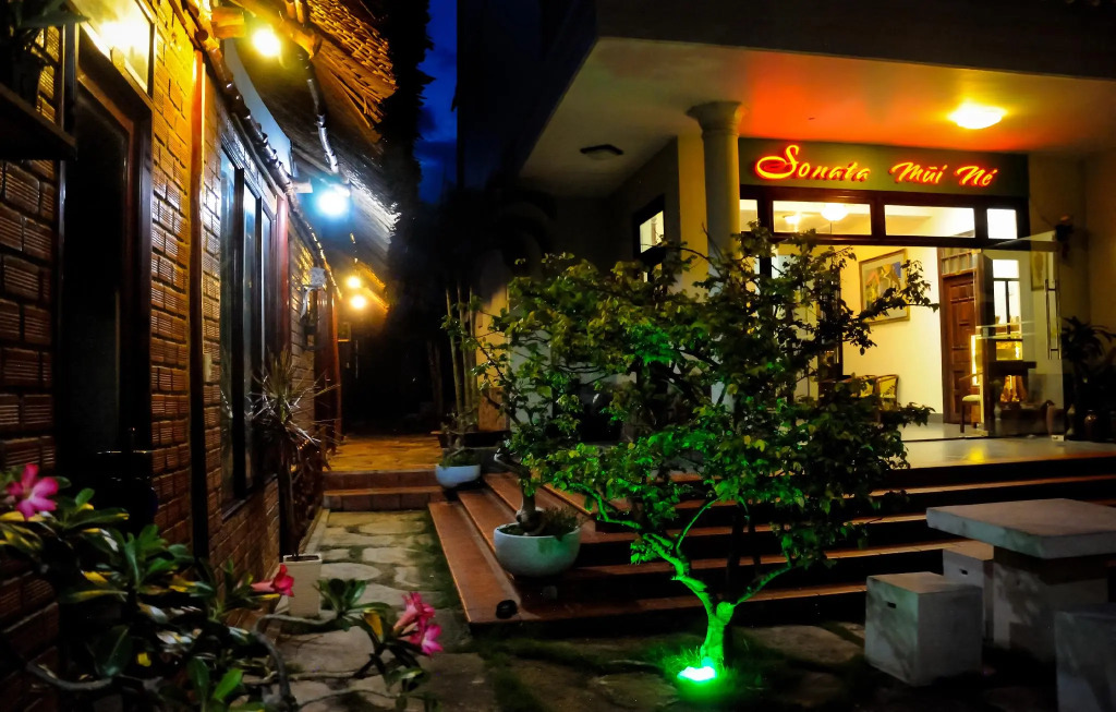 Chao Hotel