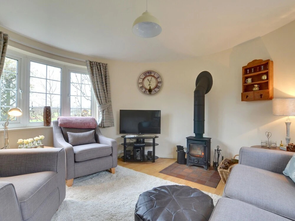 Vintage Holiday Home in Woodchurch With Parking