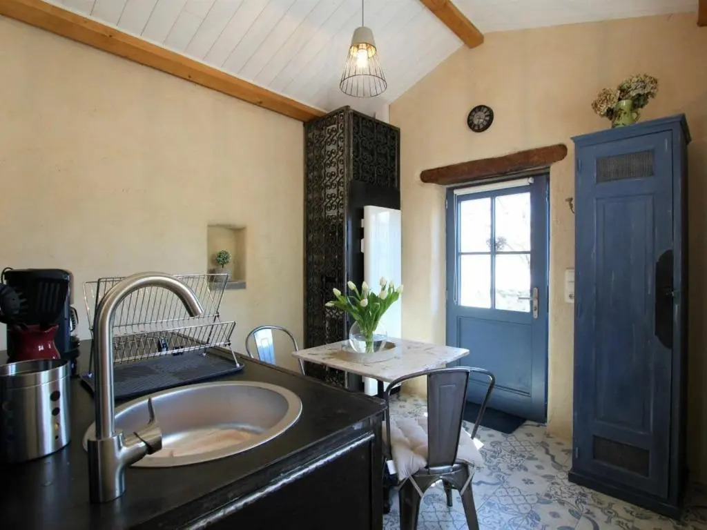 Cabane de Vigne en Auvergne pour Escapade Romantique - FR-1-582-74