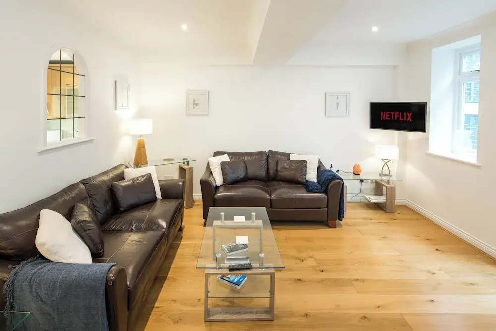 1BD Modern City Oasis: Near London Attractions