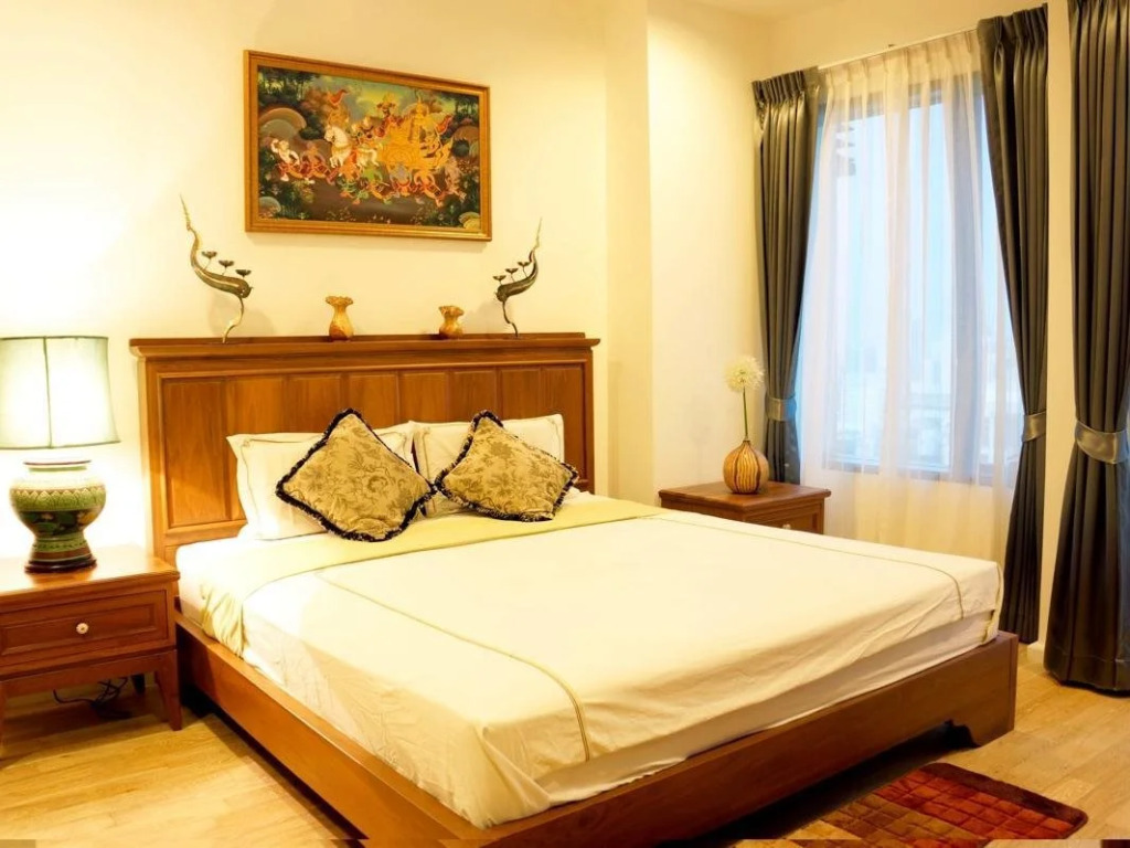Golden House Royal Maneeya Residence