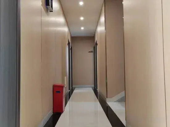 Alley to Hotel (Sanya College)