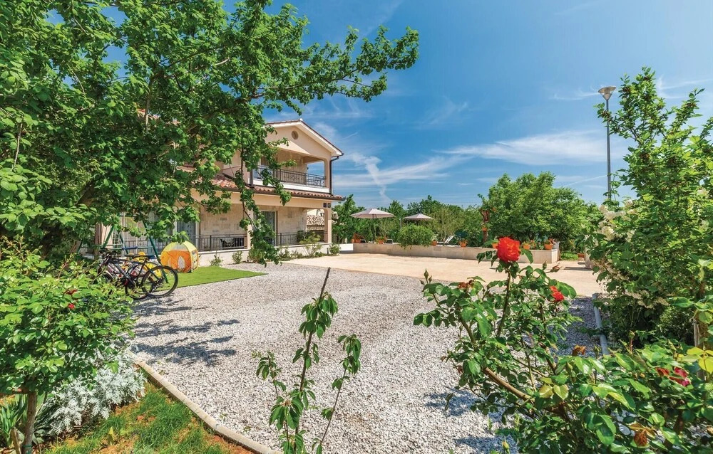 Gorgeous Home In Nedescina
