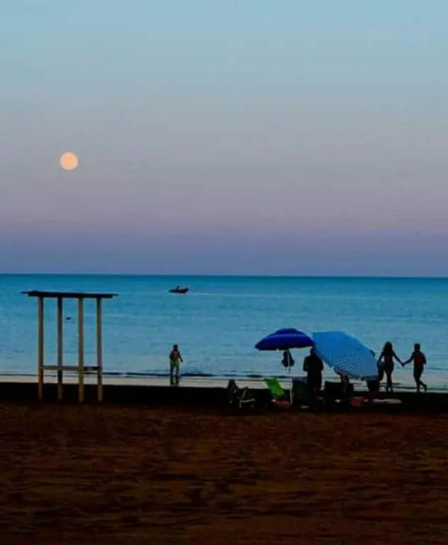 a Pozzallo vicino al mare