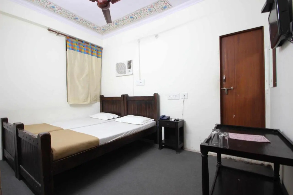 Hotel Raghuraj Palace