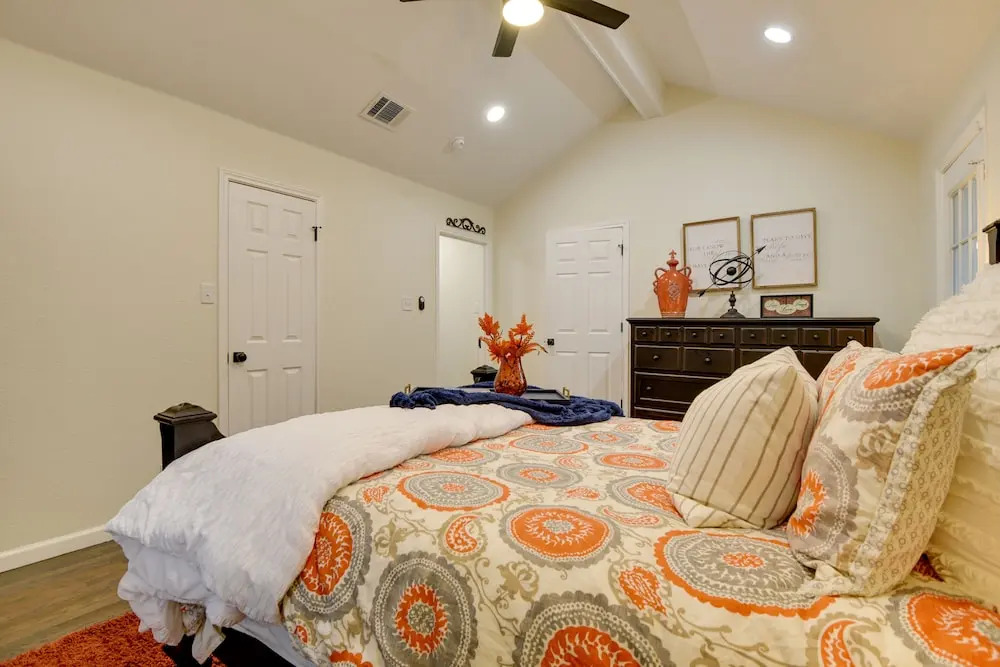 Updated Granbury Home in Historic District!