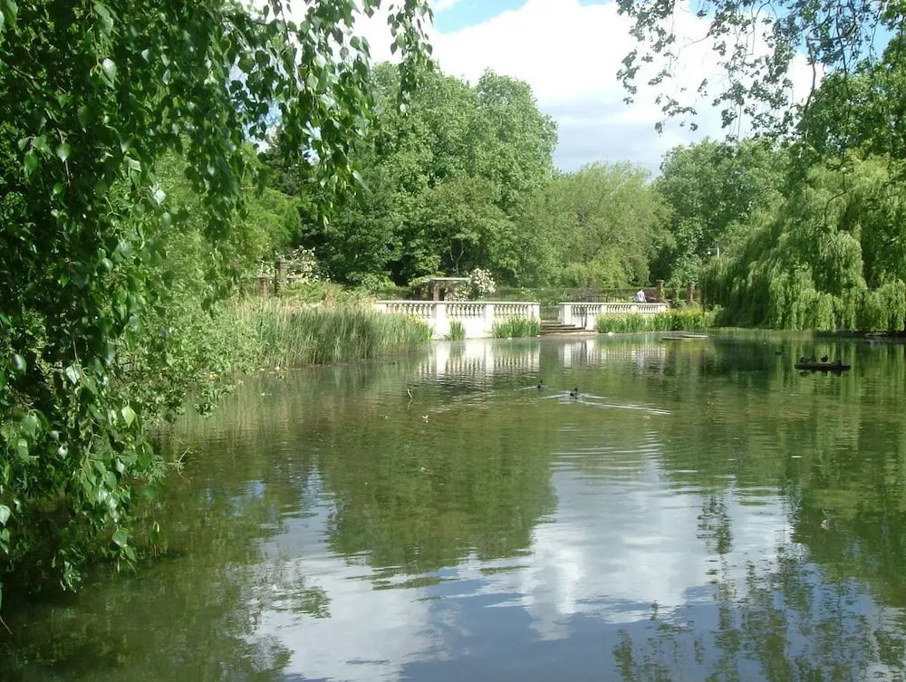 Superb Two Bedroom Flat By The Water - Great Views