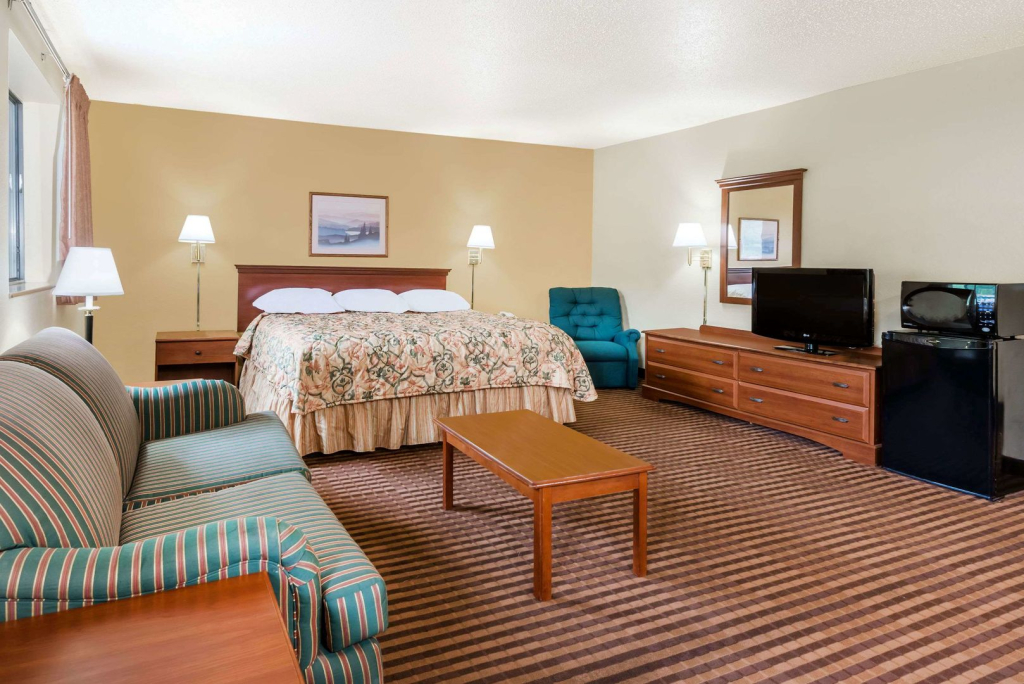 Super 8 by Wyndham La Vale/Cumberland Area