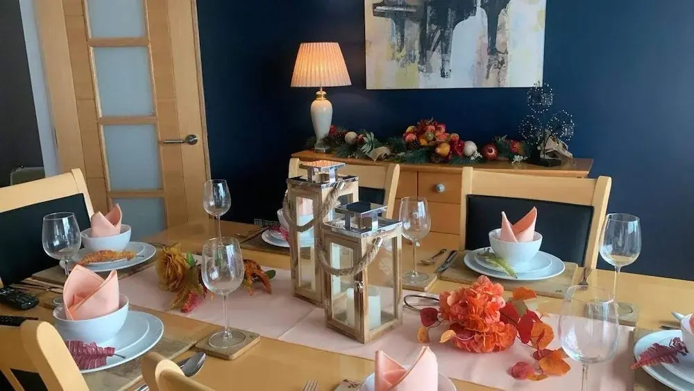 Overlooking Carlingford Lough Modern and Spacious!