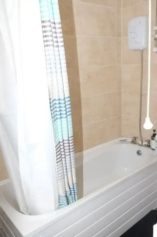 Nottingham 5-br, Sleeps 11 w/ Garden & Parking