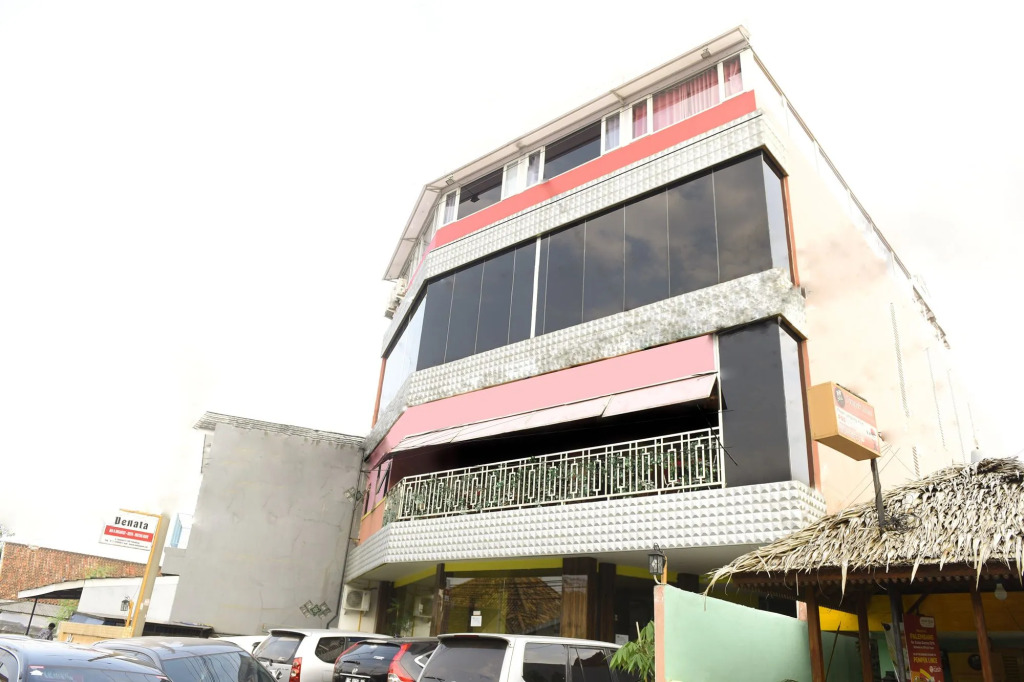 OYO 178 Denata B&B