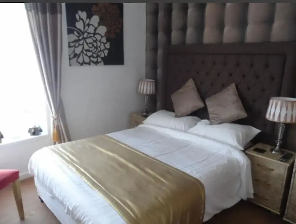 Tamarind Cove & Barrons Hotel