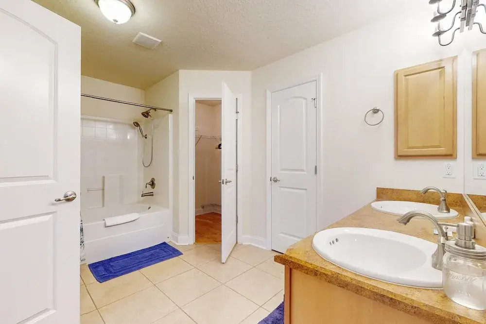 Spacious Home With Private Pool,spa, Gas Grill and Patio