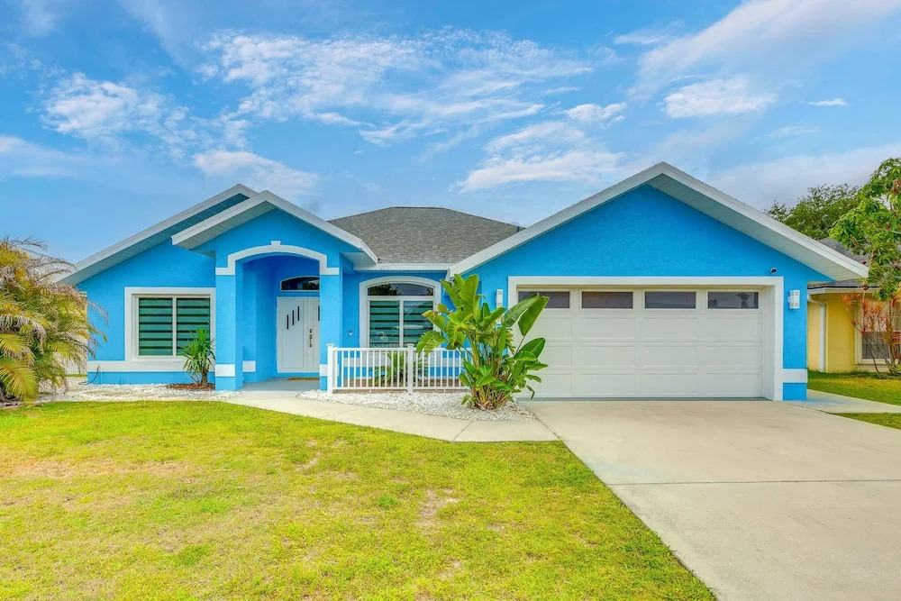 Pet-friendly Fort Pierce Home w/ Pool & Kayaks!