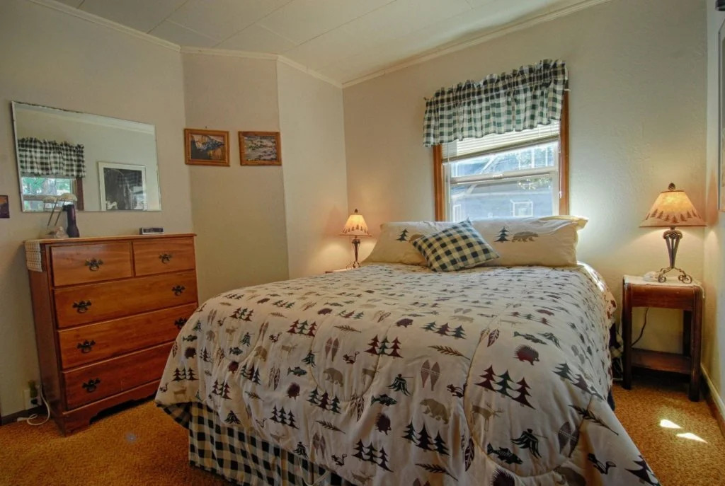 7460 N Lake Blvd 3 Br Home by RedAwning