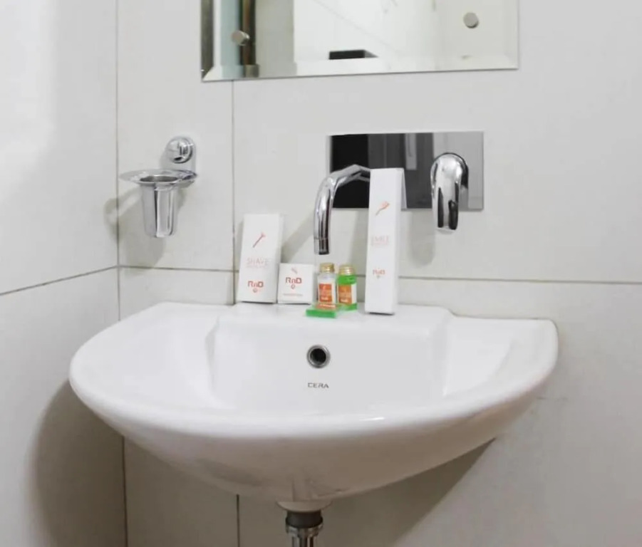 Hotel R K Palace - Simple Stay Royal Comfort