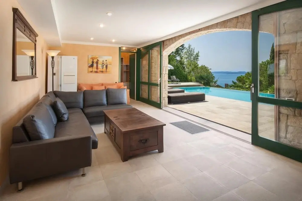 Villa Sybille - 8 Sleeps Pool and Lake View in Torri del Benaco