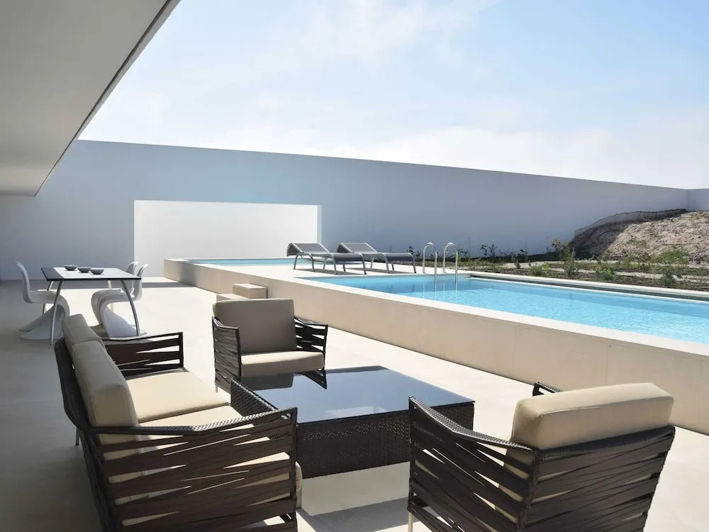 Morden Archictectural Villa In Lisbon