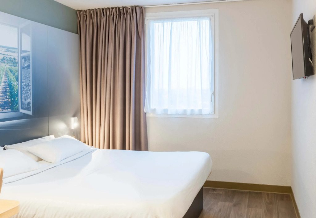 B&B HOTEL Troyes Magasins dusine