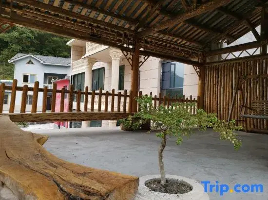 Shennongjia Bear Infestation Homestay