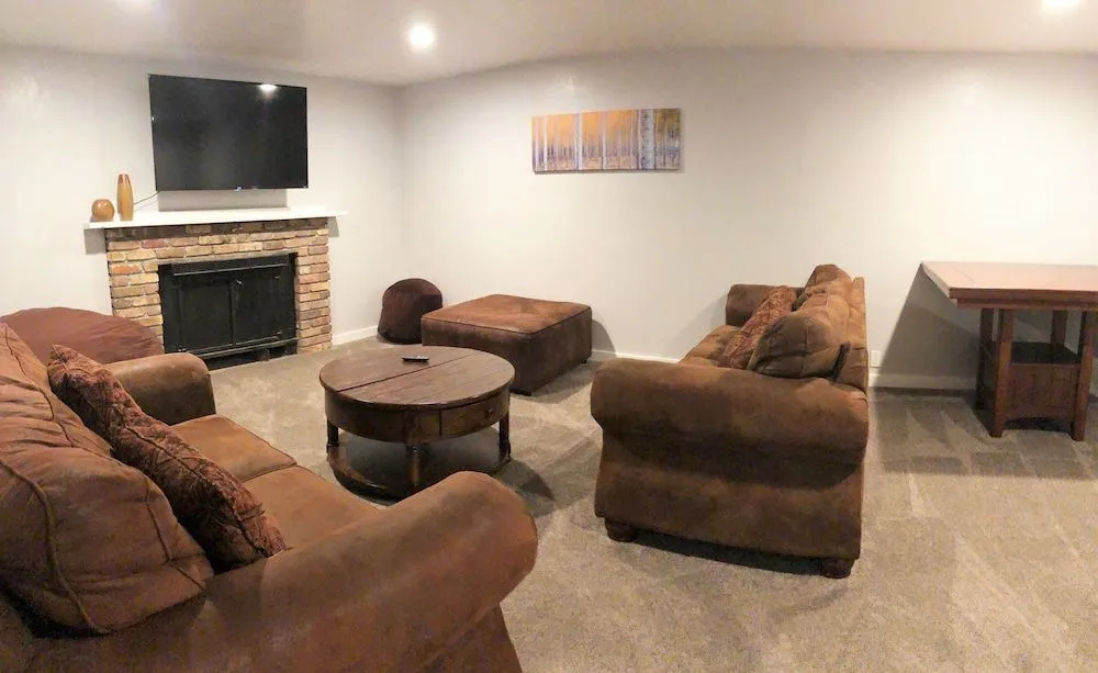 Millcreek 7 Bedroom Home by RedAwning