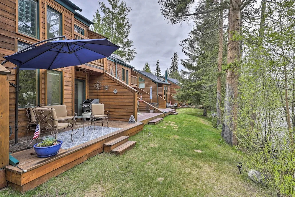7 Mi to Ski: Waterfront Townhome in Frisco!