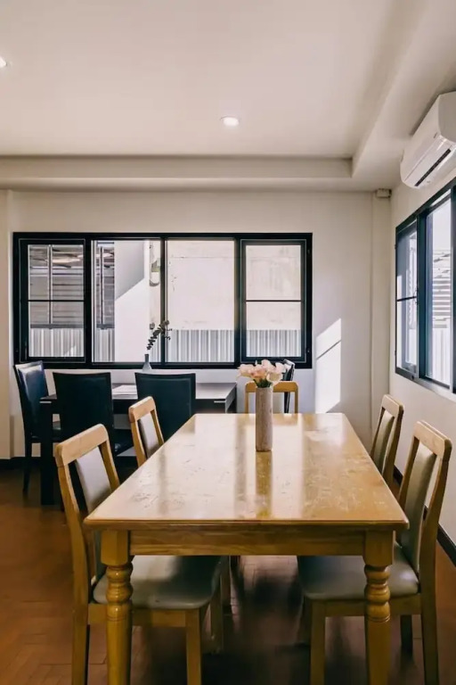 Modern Family House - 4 Bedrooms 5 Mins From Old Town With Gallery - Deja Home
