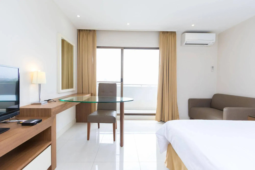 Thomson Hotel Huamark
