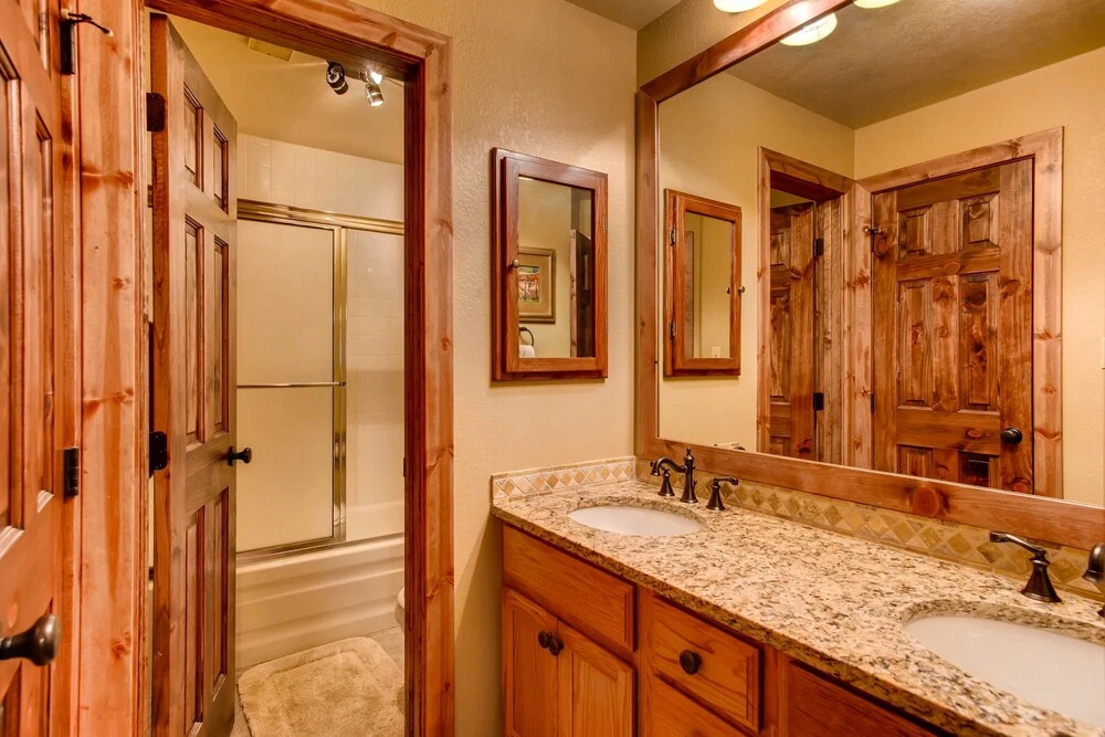 Recently Remodeled 2 Br Condo at the Plaza