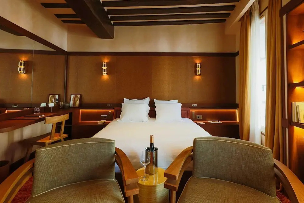 Confidential Suite 6, a Stone's Throw From the Louvre
